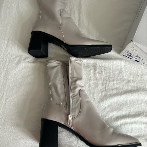 Elegant Cream Ankle Boots - Picture 3 of 9